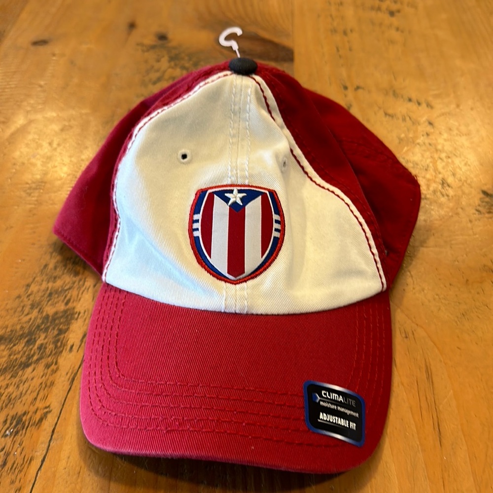 Adidas hat  NWT with stickers still on.